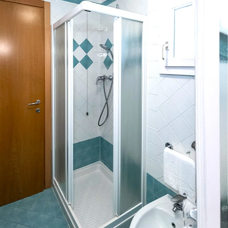 Camera basic bagno doccia