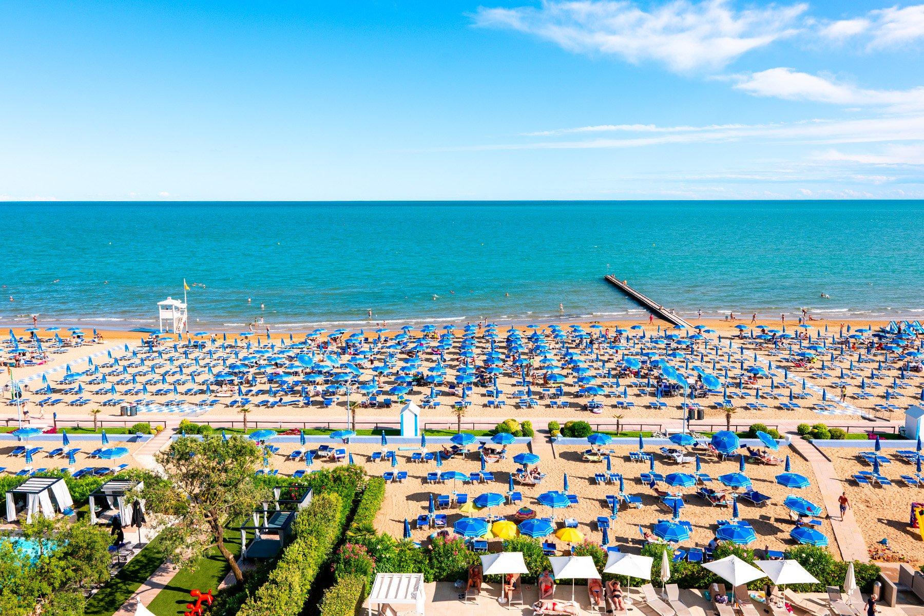jesolo mare vista spiaggia ombrelloni panorama